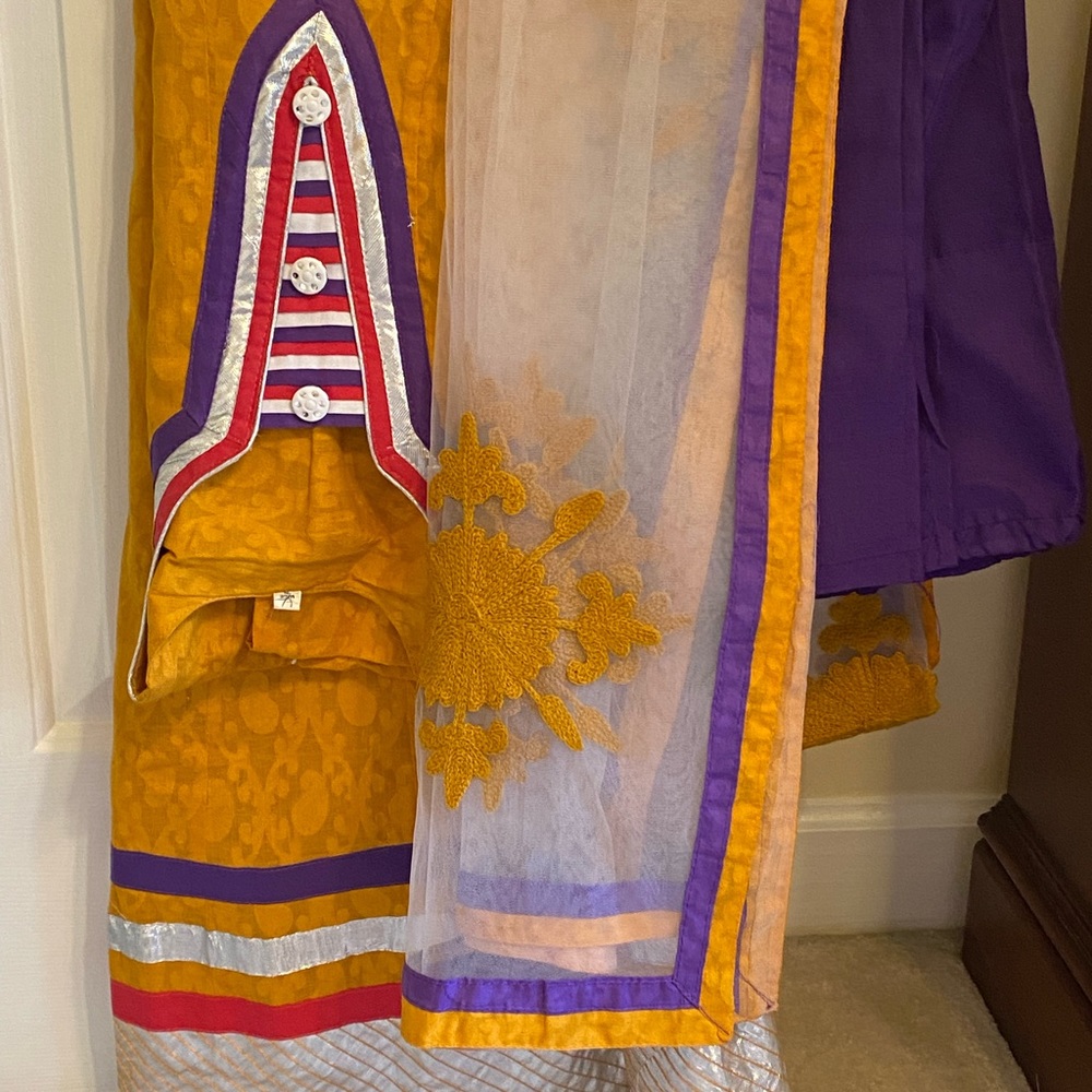 Indian outfit: Three piece Salvar Kameez set